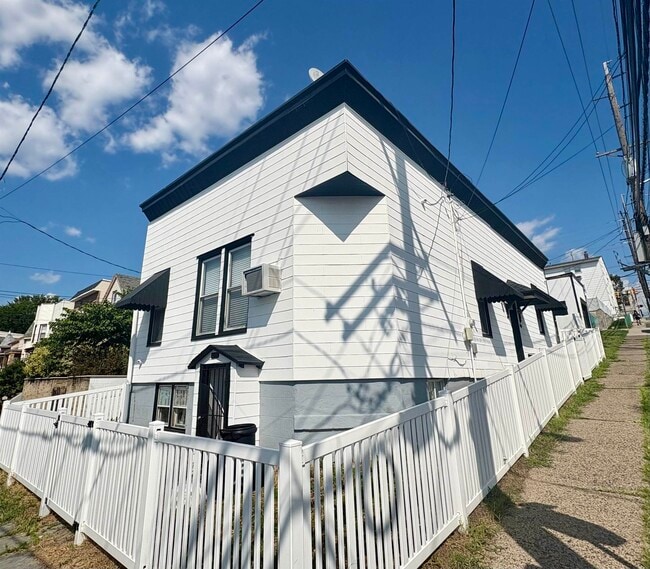 property at 1000 Columbia Ave