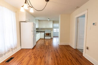 2 Bedroom House for Rent in London, Ontario * Chelsea Green with Fenced Yard in London, ON - Building Photo - Building Photo