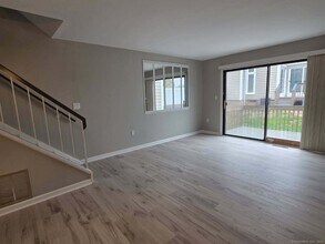 335 Monticello Dr in Branford, CT - Building Photo - Building Photo