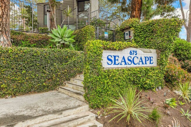 675 S Sierra Ave in Solana Beach, CA - Building Photo - Building Photo