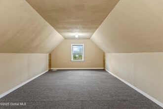65 N Manning Blvd in Albany, NY - Building Photo - Building Photo