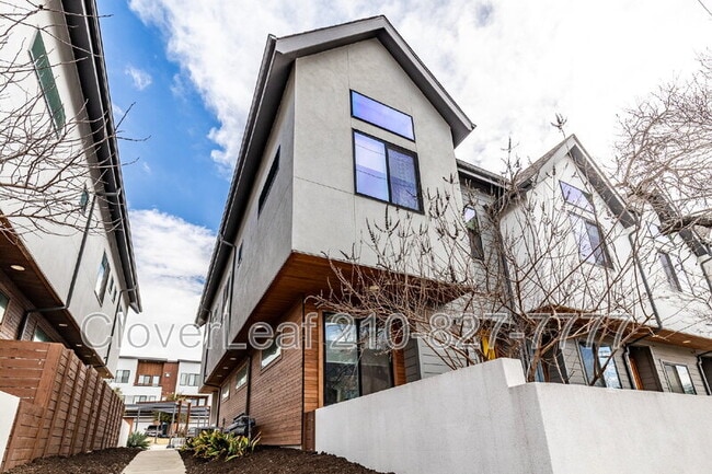 102 Tendick St in San Antonio, TX - Building Photo - Building Photo