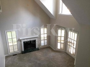 3277 Embry Downs Ct in Atlanta, GA - Foto de edificio - Building Photo