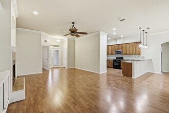 8595 SW 80th Pl in Gainesville, FL - Foto de edificio - Building Photo