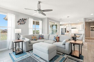 2425 W Bronco Butte Trl in Phoenix, AZ - Foto de edificio - Building Photo