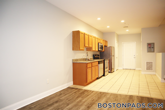 26 Portland St, Unit 142 in Worcester, MA - Foto de edificio - Building Photo