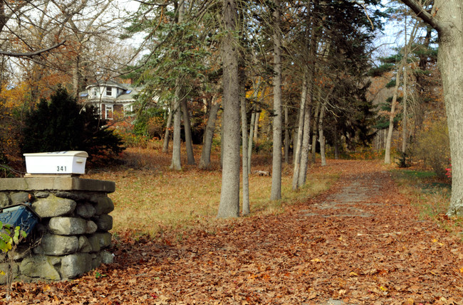 341 Marrett Rd in Lexington, MA - Foto de edificio - Building Photo