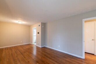 5121 Ginger Cir in Memphis, TN - Foto de edificio - Building Photo