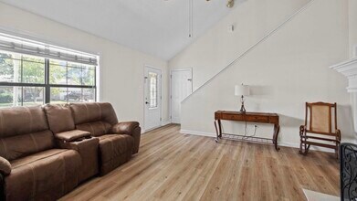 1017 Southhills Dr in Cabot, AR - Foto de edificio - Building Photo