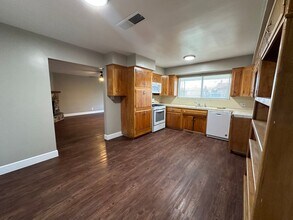 202 Irene St in Taft, CA - Building Photo - Building Photo
