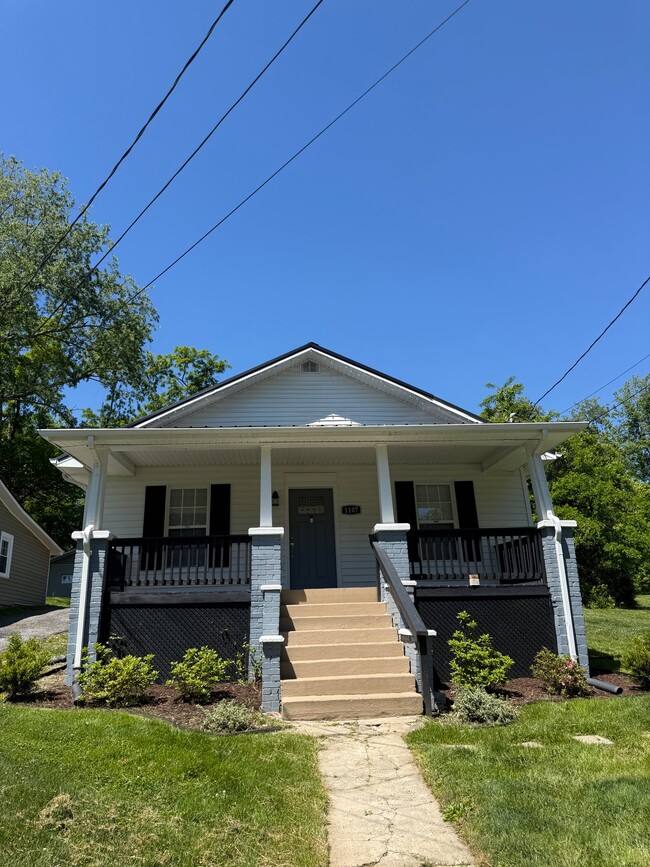 1107 Miller St in Johnson City, TN - Foto de edificio - Building Photo