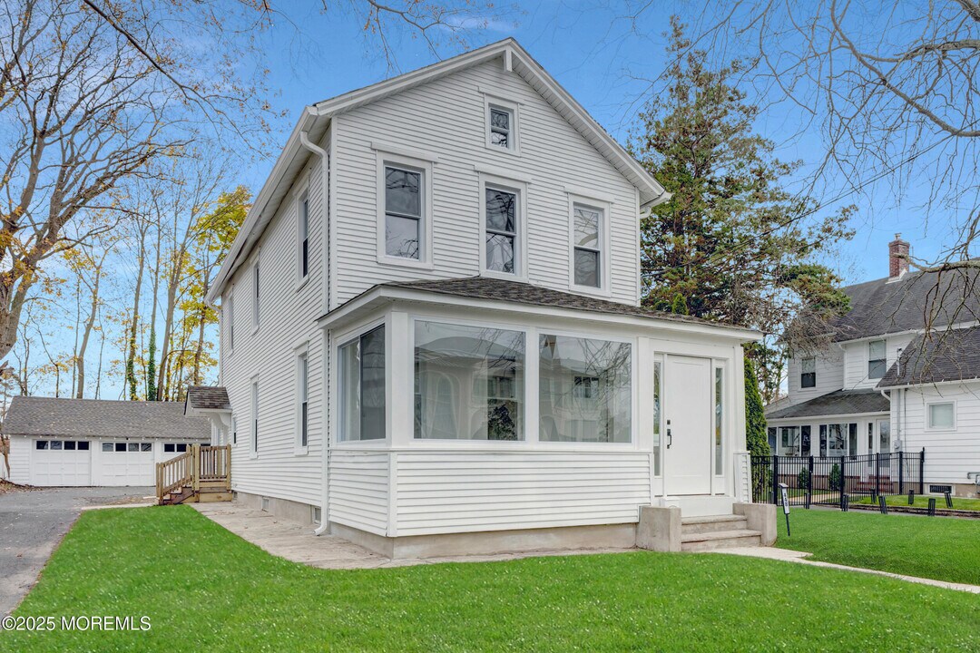 448 Monmouth Rd in West Long Branch, NJ - Building Photo