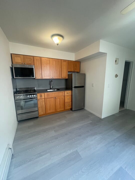 111 Radigan Ave, Unit 1 in Staten Island, NY - Building Photo