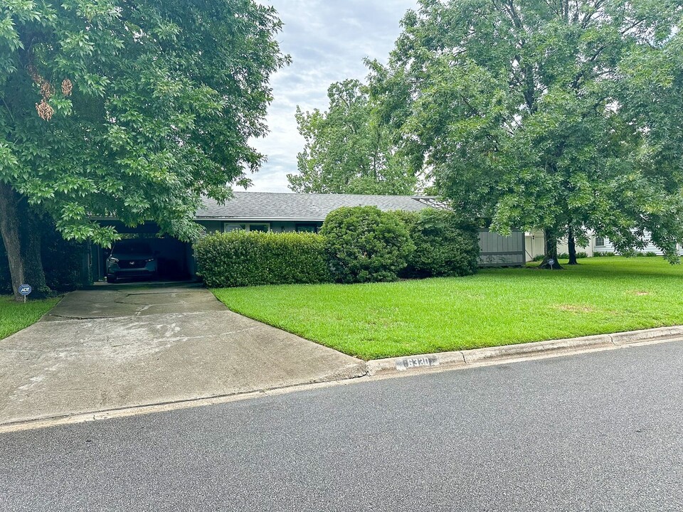 6330 NW 26th Ter in Gainesville, FL - Building Photo