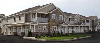 12 Stoneledge Dr in Troy, NY - Building Photo