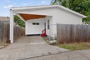 1305 NW 14th St in Grand Prairie, TX - Building Photo