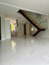 570 Fernwood Rd in Key Biscayne, FL - Building Photo - Building Photo