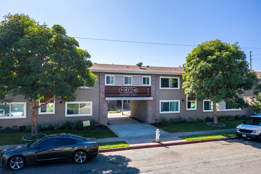 Trio Apartment Homes in Costa Mesa, CA - Building Photo