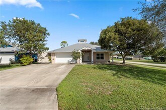 5029 SE Jack Ave in Stuart, FL - Building Photo - Building Photo
