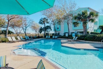 Village by the Sea in Galveston, TX - Foto de edificio - Building Photo