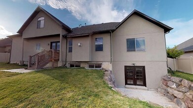 513 Andrews Ln N-Unit -Main in Saratoga Springs, UT - Foto de edificio - Building Photo