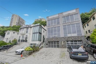 760A Undercliff Ave in Edgewater, NJ - Building Photo - Building Photo