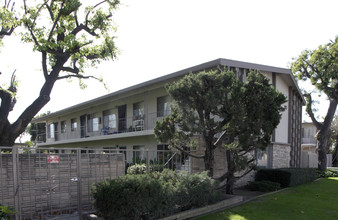 Valbrook Apartments in Fullerton, CA - Building Photo - Building Photo