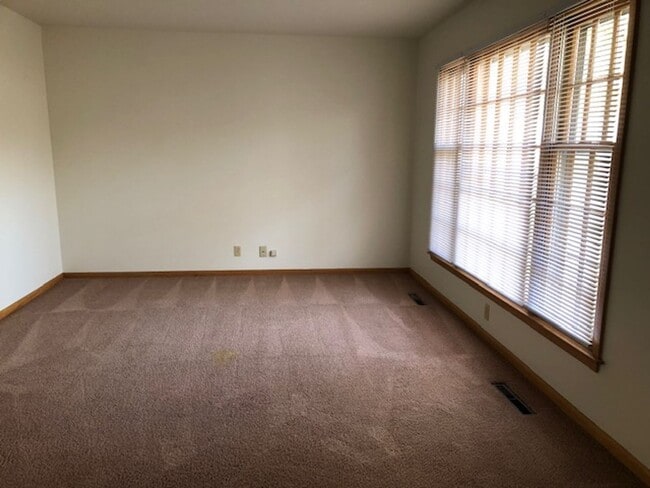 1332 Meadowdale Dr in Lincoln, NE - Building Photo - Building Photo