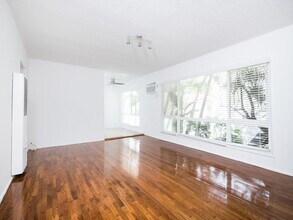 336 S. Alexandria Ave in Los Angeles, CA - Foto de edificio - Interior Photo