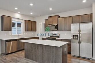 11009 Emmons Ct E in Puyallup, WA - Foto de edificio - Building Photo