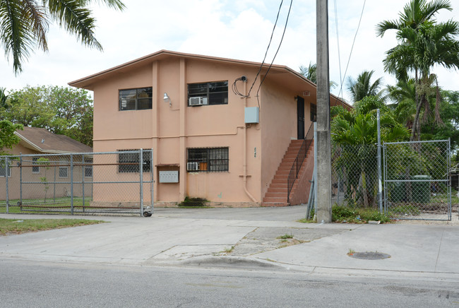 2146 NW 28th St in Miami, FL - Building Photo - Building Photo