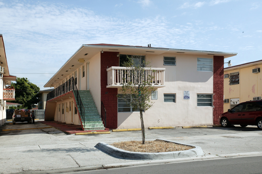 47 W 7th St in Hialeah, FL - Building Photo