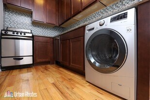 557 W Arlington Pl, Unit A08C in Chicago, IL - Building Photo