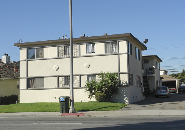 831 N Garfield Ave in Alhambra, CA - Foto de edificio - Building Photo