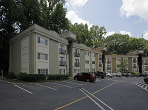 Carlyle Heights Condominiums in Atlanta, GA - Building Photo - Building Photo