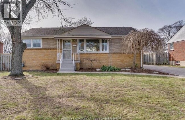 property at 3583 Rockwell Blvd