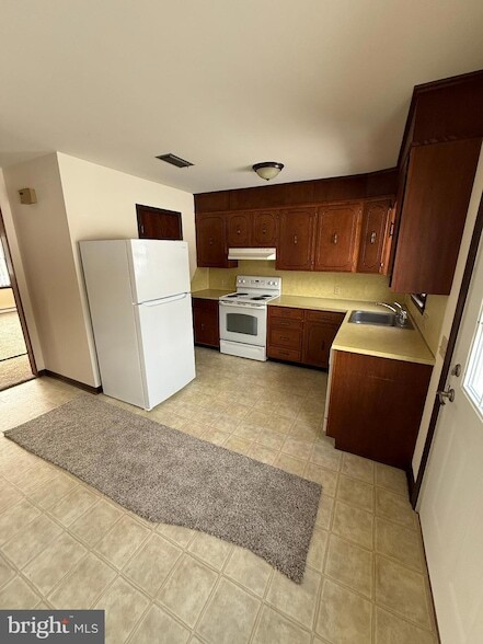 228 W 8th St in Waynesboro, PA - Foto de edificio - Building Photo