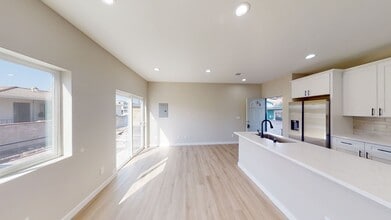 6273 Stewart St in San Diego, CA - Building Photo - Building Photo