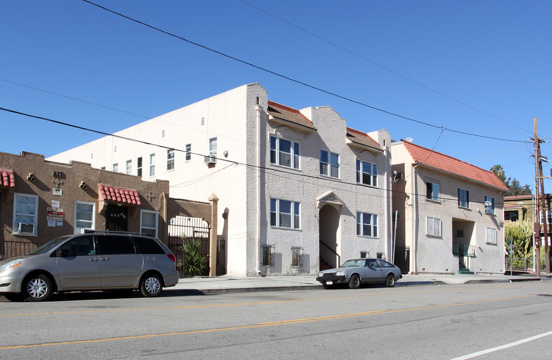 225 N Boylston St in Los Angeles, CA - Building Photo