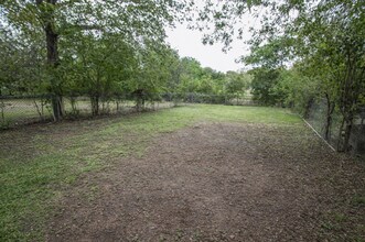 932 Poinsettia St in San Antonio, TX - Building Photo - Building Photo