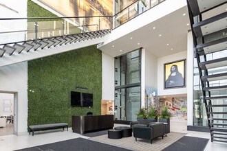 Le Louvre Residences in Edmonton, AB - Building Photo - Lobby