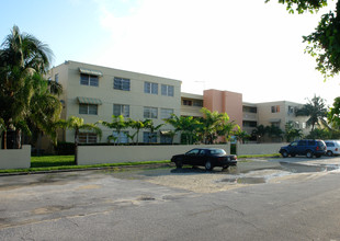 The Palms 51 Condo in North Miami Beach, FL - Building Photo - Building Photo