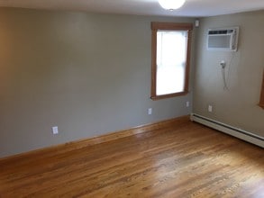4 Center St, Unit 2 in Woburn, MA - Building Photo - Building Photo