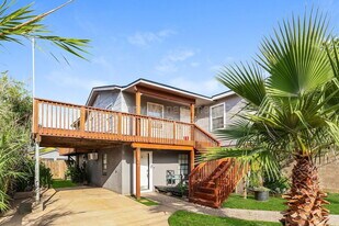 2219 72nd St in Galveston, TX - Building Photo
