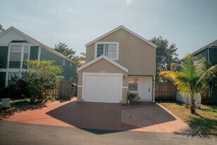 5884 Dewberry Way in West Palm Beach, FL - Building Photo