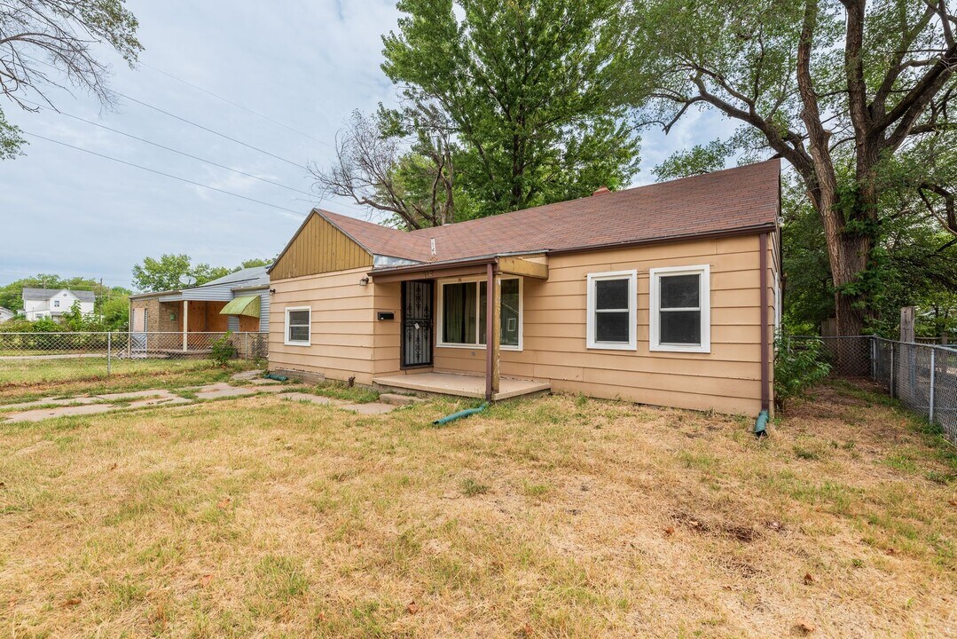 912 N Green St in Wichita, KS - Building Photo