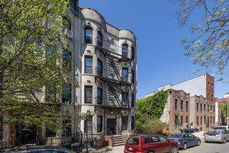 311 Eldert St in Brooklyn, NY - Building Photo - Building Photo