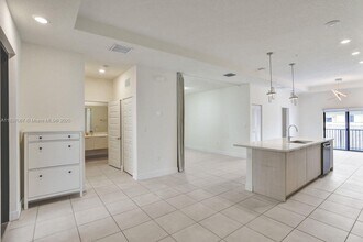 7855 NW 104th Ave in Doral, FL - Building Photo - Building Photo