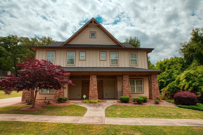 property at 2813 Riverbend Rd