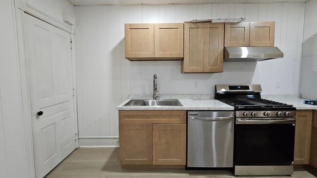 607 N Hoffert St in Fountain Hill, PA - Building Photo - Building Photo